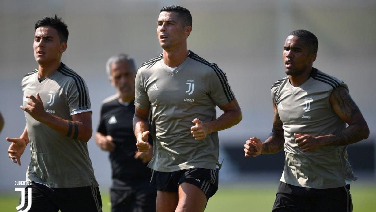 Cristiano Ronaldo saat berlatih bareng rekan-rekannya di Juventus (Twitter @juventusfc)