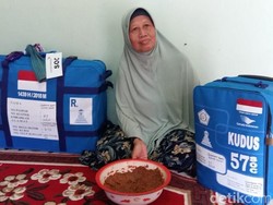 Nabung 18 Tahun, Penjual Pecel Ini Berangkat Haji Malam Nanti