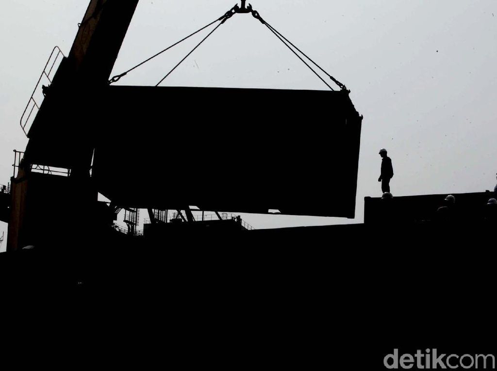 Bongkar Muat Lebih Cepat hingga Macet Berkurang di Tanjung Priok Bongkar Muat Lebih Cepat hingga Macet Berkurang di Tanjung Priok