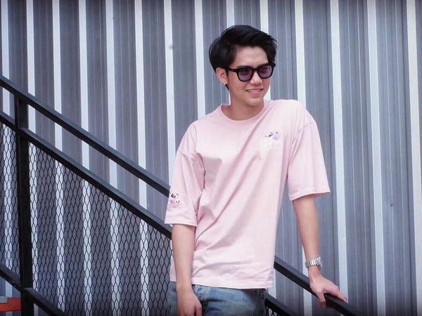 Ini Gaya Makan Aktor Thailand Harit Cheewagaroon, yang Mirip Iqbaal Ramadhan