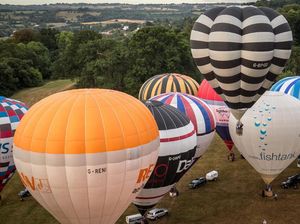 Warna-warni Balon Raksasa di Bristol Inggris Warna-warni Balon Raksasa di Bristol Inggris
