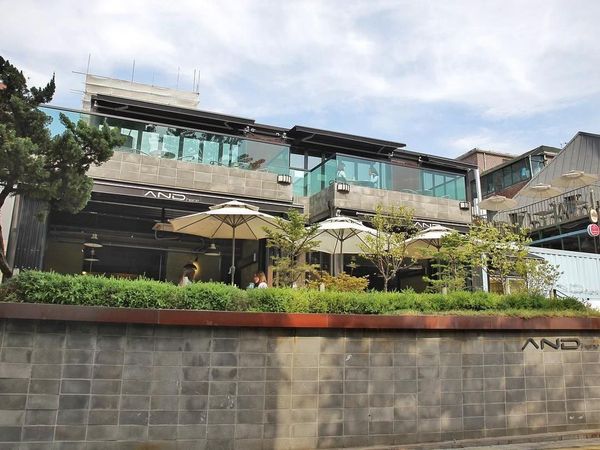 Intip Kafe Kekinian Punya Seungri Big Bang di Seoul, Yuk!