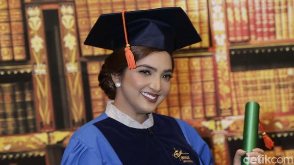 Selamat Ashanty Lulus S2, Sandang Gelar Magister Manajemen Bisnis