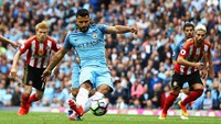Aguero melanjutkan tren bikin gol di laga pembuka musim lewat eksekusi penalti di menit ke-4 ketika City menang 2-1 atas Sunderland di Etihad pada tanggal 13 Agustus 2016. (Foto: Michael Steele /Getty Images)