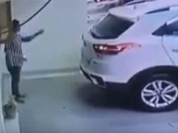 Viral Video Istri Tabrak Suami Saat Mundurkan Mobil, Polisi: Hoax