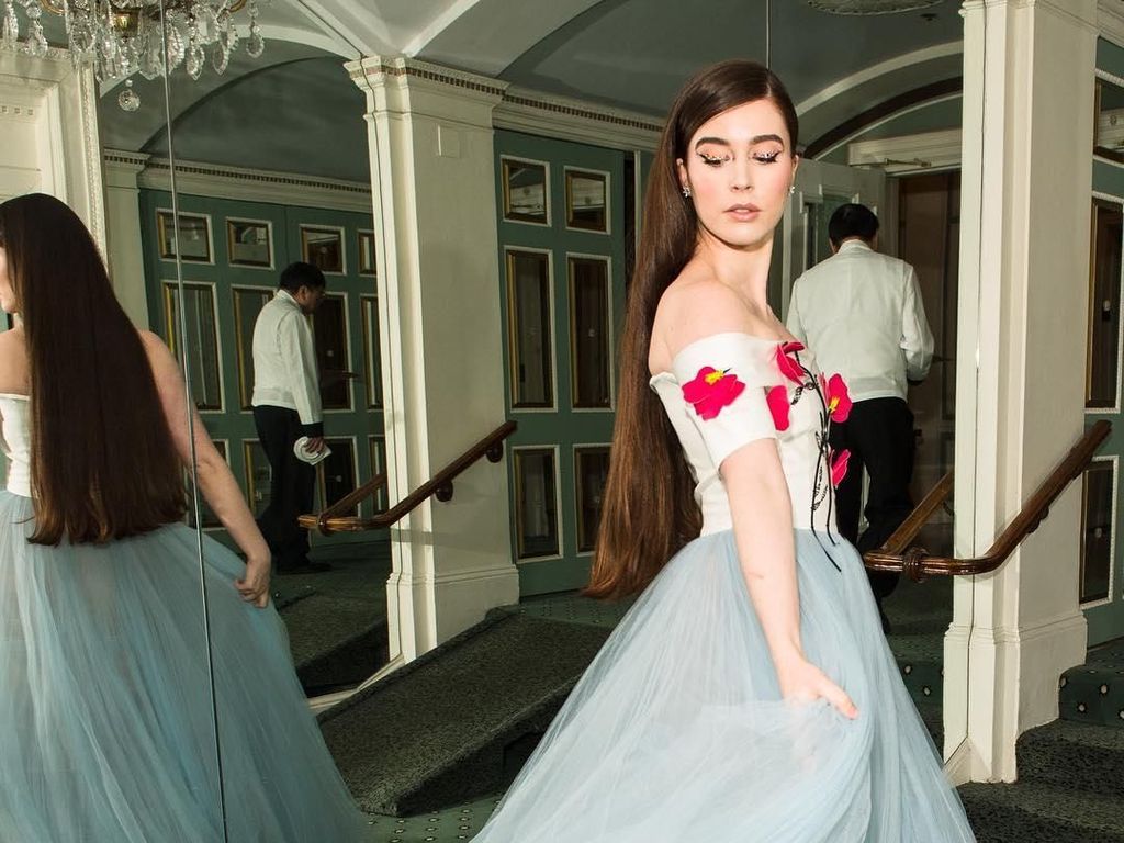 Foto: Sosialita Cantik dari New York yang Disebut Mirip Snow White Foto: Sosialita Cantik dari New York yang Disebut Mirip Snow White