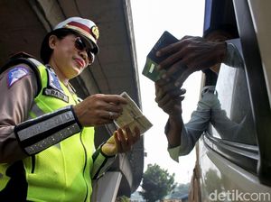 Penilangan Terbanyak Hari Pertama Ganjil-Genap di Jl MT Haryono Penilangan Terbanyak Hari Pertama Ganjil-Genap di Jl MT Haryono