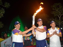 Meriahnya Kirab Obor Asian Games di Istana Siak di Riau