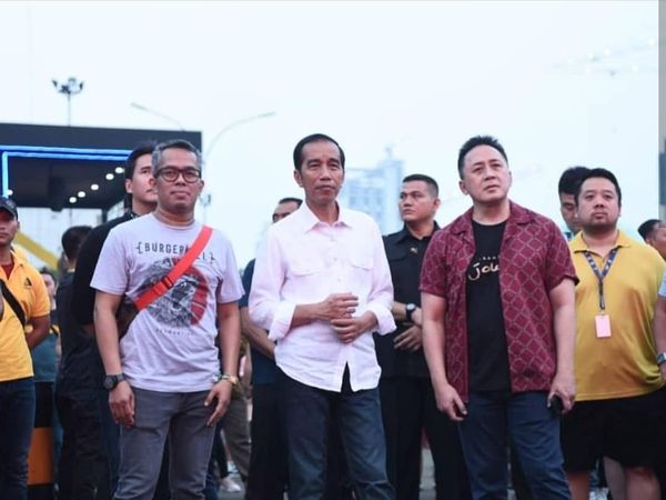 Harganya Rp 415.000, Ini Lho Sneakers Lokal yang Dipakai Jokowi