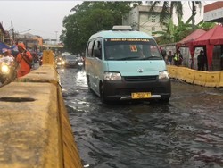 Video: Jalan Jatibaru Tanah Abang Mendadak Banjir