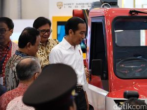 Jokowi yang Dibuat Penasaran oleh Mobil Desa