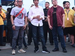 Kenalan dengan Produsen Sneakers Lokal yang Dipakai Jokowi