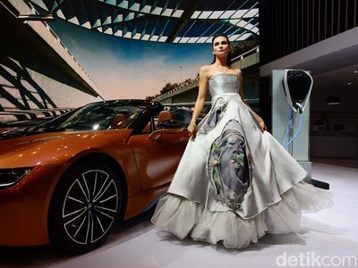 Si Seksi Seharga Rp 3,9 Miliar BMW i8 Roadster