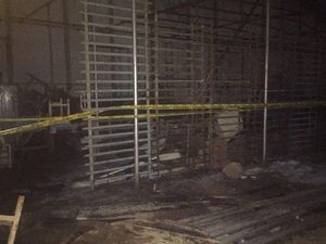 Kebakaran Gudang di Velodrome Padam, Garis Polisi Dipasang Kebakaran Gudang di Velodrome Padam, Garis Polisi Dipasang