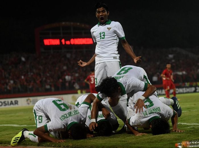 Timnas Indonesia U-16 saat mengalahkan Vietnam. (Foto: Zabur Karuru/ANTARA FOTO) Timnas Indonesia U-16 saat mengalahkan Vietnam. (Foto: Zabur Karuru/ANTARA FOTO)