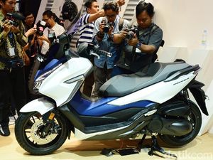 IMOS 2018: Honda Umumkan Harga Skutik Forza 250, Rp 76,5 Juta IMOS 2018: Honda Umumkan Harga Skutik Forza 250, Rp 76,5 Juta