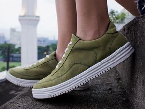 Begini Sulitnya Bikin Sneakers Lokal yang Kini Dipakai Jokowi Begini Sulitnya Bikin Sneakers Lokal yang Kini Dipakai Jokowi