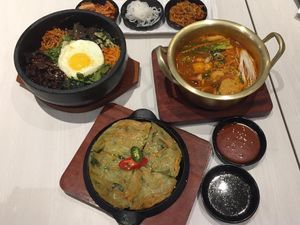 Makan Ramyon K-Drama Sambil Dengar Lagu K-Pop di Sini