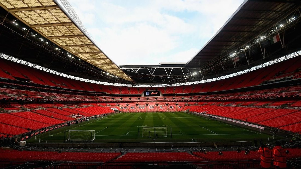 Stadion Wembley menjadi calon lokasi final Liga Champions. (Foto: Claudio Villa/Getty Images)