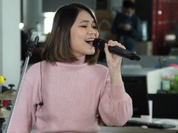 Isi Posisi Momo, Regina Poetiray Terus Belajar Jadi Vokalis Geisha