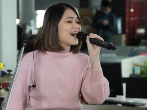 Isi Posisi Momo, Regina Poetiray Terus Belajar Jadi Vokalis Geisha Isi Posisi Momo, Regina Poetiray Terus Belajar Jadi Vokalis Geisha