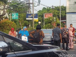 Mufidah Kalla hingga Istri Luhut Jenguk Kahiyang di RS YPK Mandiri