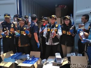 Sri Mulyani Ingin Miras Selundupan Asal Singapura Dilelang Sri Mulyani Ingin Miras Selundupan Asal Singapura Dilelang