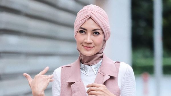 Steffy Burase, Mantan Model yang Diperiksa KPK 11 Jam