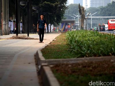 Penampakan Terkini Trotoar di Depan GBK