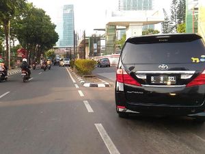 Hari Kedua Ganjil Genap, Pengendara di Rasuna Said Mulai Tertib Hari Kedua Ganjil Genap, Pengendara di Rasuna Said Mulai Tertib