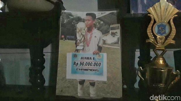 Koleksi medali dan trofi Mochamad Supriadi