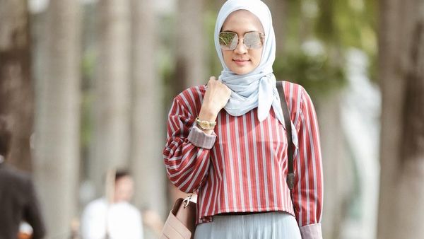 Ini Pose Ngopi Steffy Burase, Model Cantik yang Jadi Saksi KPK