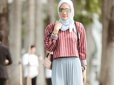 Ini Pose Ngopi Steffy Burase, Model Cantik yang Jadi Saksi KPK