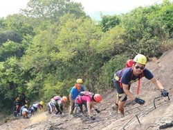 Panjat Tebing Gunung Batu Andesit Tertinggi di Indonesia