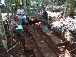 Candi Hindu Ditemukan di Kebun Durian Mijen Semarang
