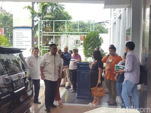 Jenguk Kahiyang, OSO Kasih Saran Bobby Cara Merawat Anak