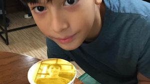 Duh Gantengnya Eddy Meijer, Anak Maudy Koesnaedi yang Suka Makan