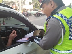 Ada e-Tilang, Registrasi Kendaraan Wajib Pakai Nomor HP dan e-Mail