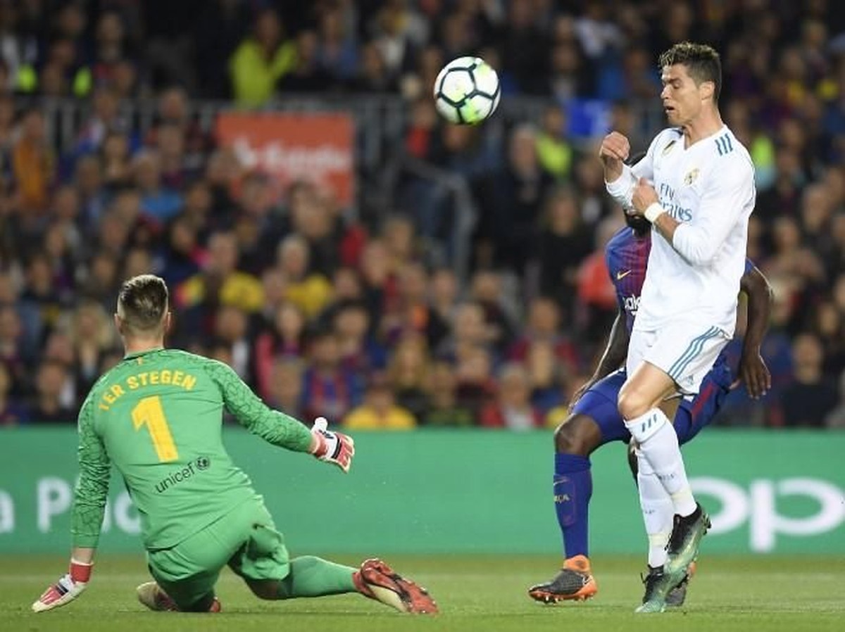 Meski tanpa Cristiano Ronaldo, Real Madrid tetap jadi lawan berbahaya bagi Barcelona (Lluis Gene/AFP Photo)
