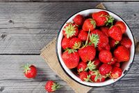 Strawberry yang Manis Asam Punya 8 Manfaat Sehat Ini