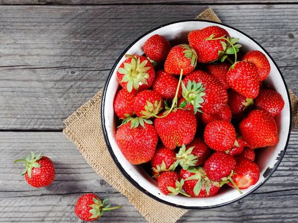 Strawberry Bisa Bantu Turunkan Berat Badan, Ini 5 Faktanya Strawberry Bisa Bantu Turunkan Berat Badan, Ini 5 Faktanya