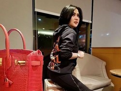 Syahrini Ulang Tahun, Wanita Ini Hadiahkan Tas Hermes Seharga Mobil