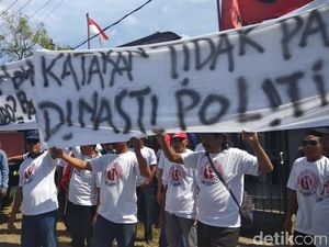 Puluhan PAC Segel Kantor DPC PDIP Kediri, Ini Pemicunya