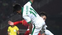 Vietnam memperkecil ketertinggalan di menit ke-72. Tendangan penalti Thanh Trung membuat kedudukan menjadi 2-3. Foto: Zabur Karuru/Antara Foto