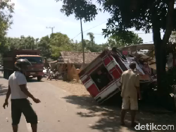 Mobil Pemadam Kecelakaan di Sulsel Saat Mau Padamkan Kandang Ayam