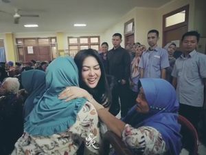 Syahrini Rayakan Ultah dengan Nenek Kakek di Panti Jompo
