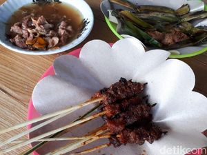 Ibu Sinnaseh: Manis Pedas Racikan Sate Sapi Lombok Legendaris