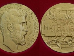 Prof Cambridge Menang Penghargaan Tapi Hadiah Medali Emasnya Dicuri