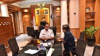 Foto: Kemesraan JK-Anies Tinjau Kali Item hingga ke Balai Kota