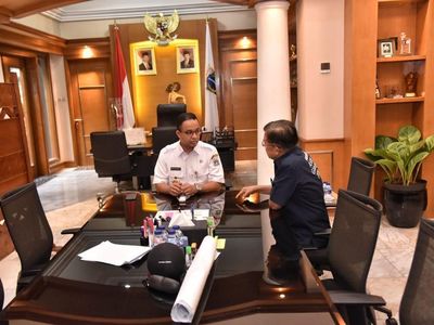 Foto: Kemesraan JK-Anies Tinjau Kali Item hingga ke Balai Kota